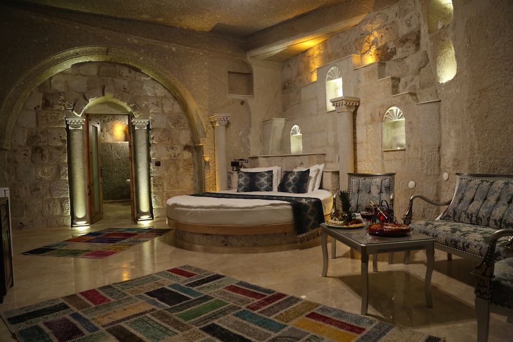 Queen Suite - Photo 2