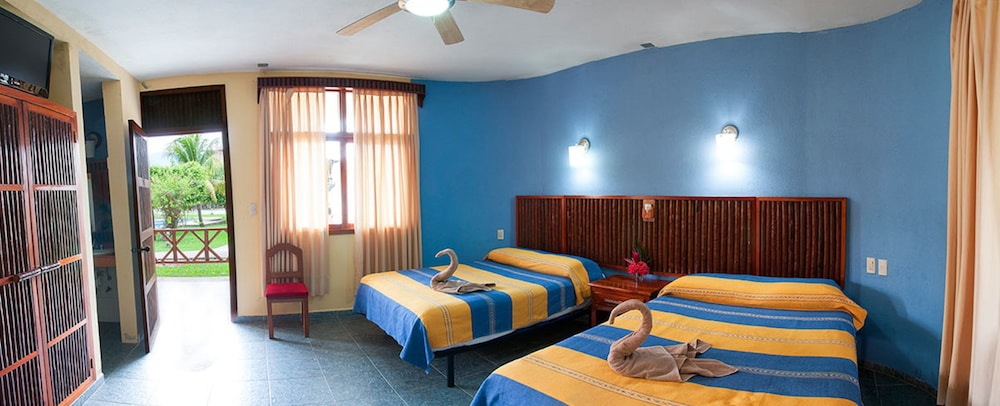 Basic Double Room, 2 Double Beds, Non Smoking - Photo 1
