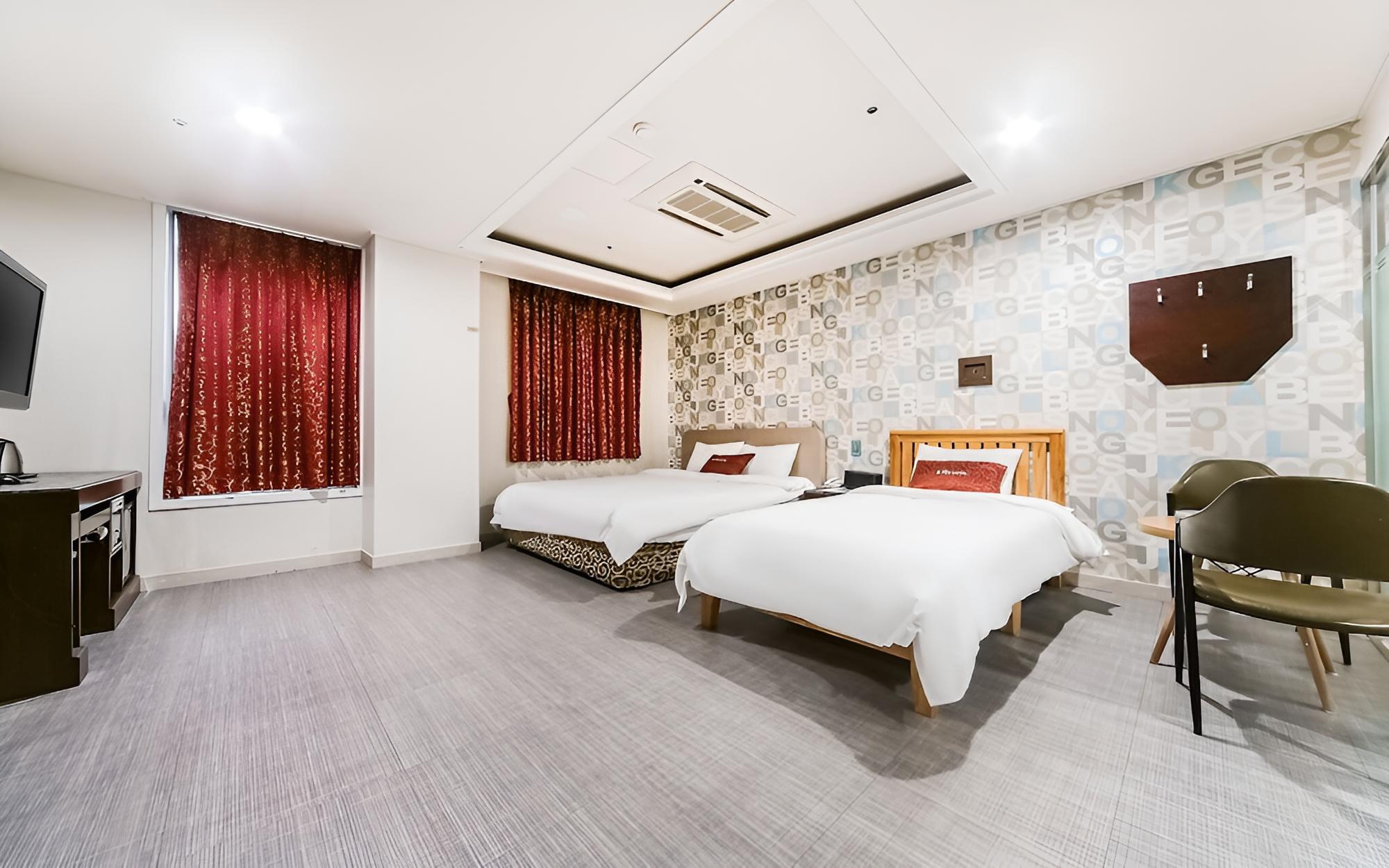 Room (Twin Room (King and Single Bed)) - Photo 2