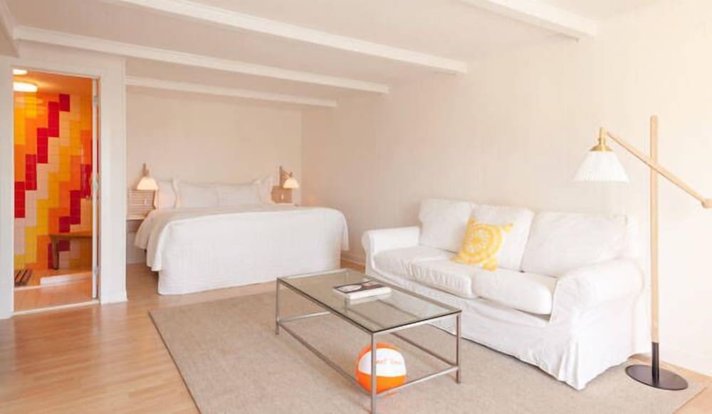 Suite, 1 King Bed, Private Bathroom, Bay View