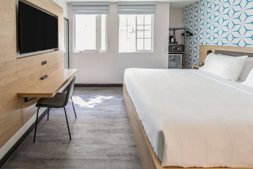Standard Room, 1 King Bed (Self Check-in with Virtual Front Desk) - Photo 3