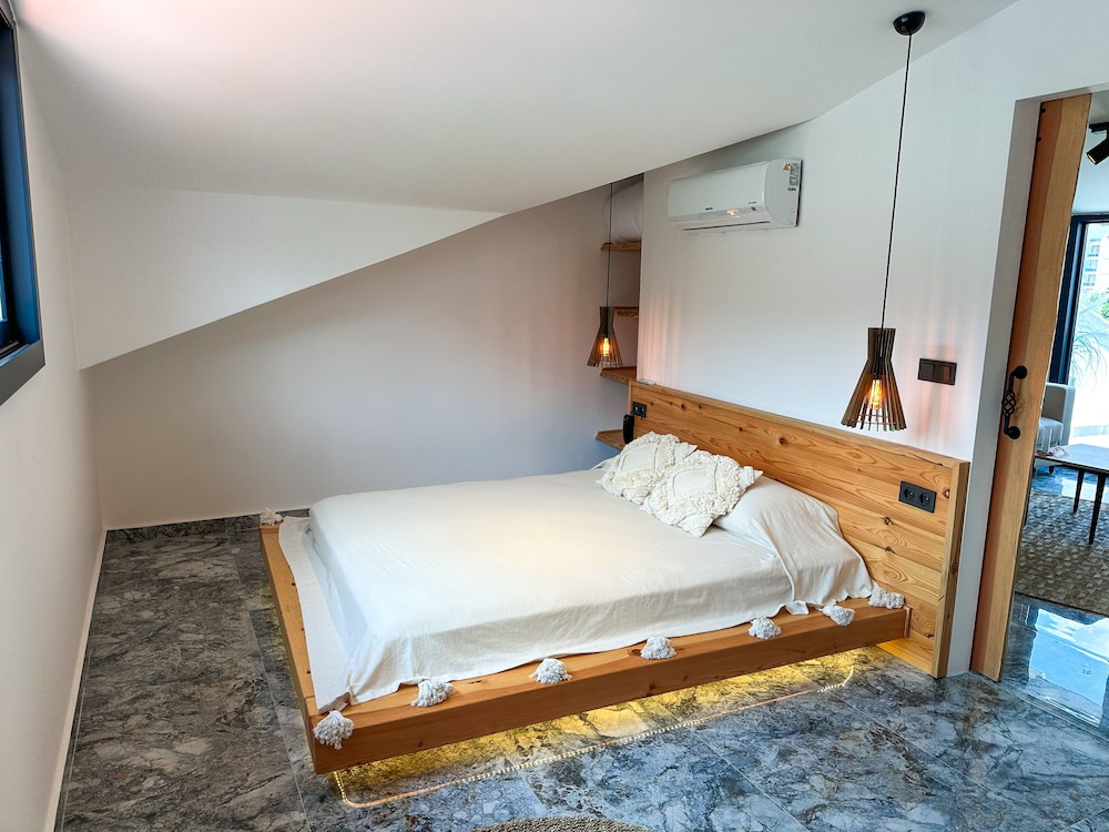 Premium Suite - Photo 1