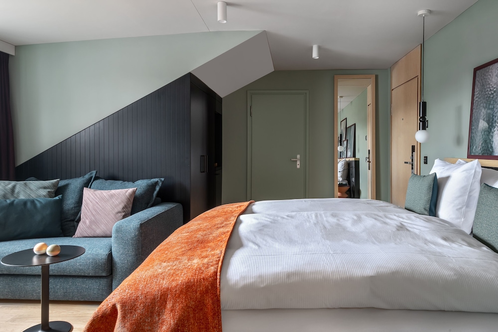 Business Double Room, 1 King Bed - Photo 4