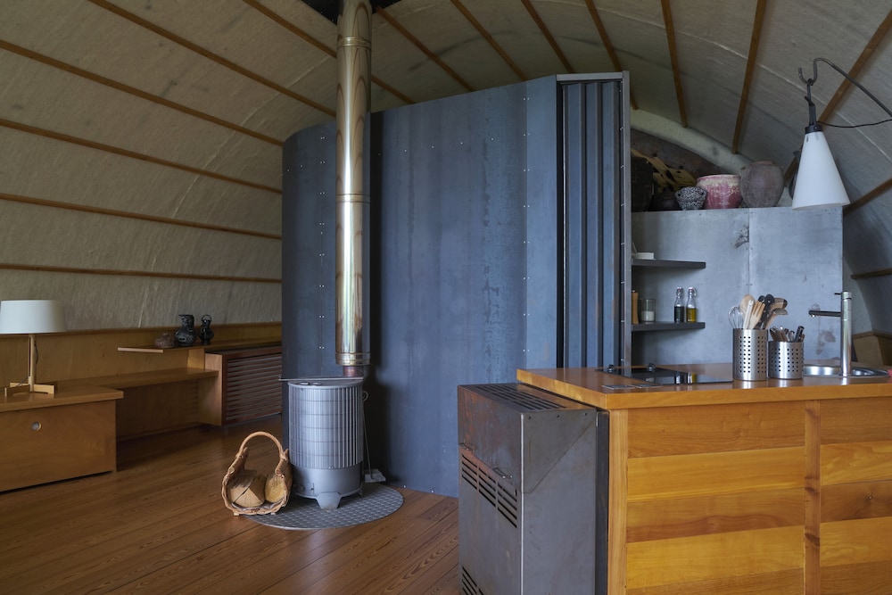 Design Suite, Hill View photo 1