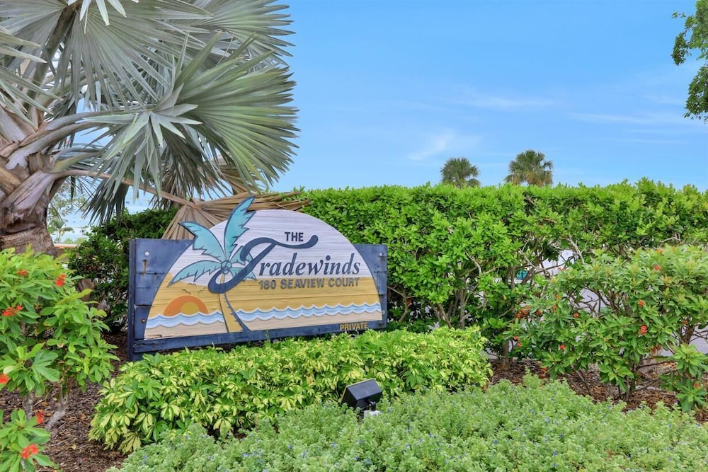 Condo, 1 King Bed with Sofa bed (Tradewinds 1201)