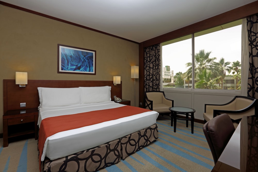 Premium Room, 1 King Bed - Photo 2