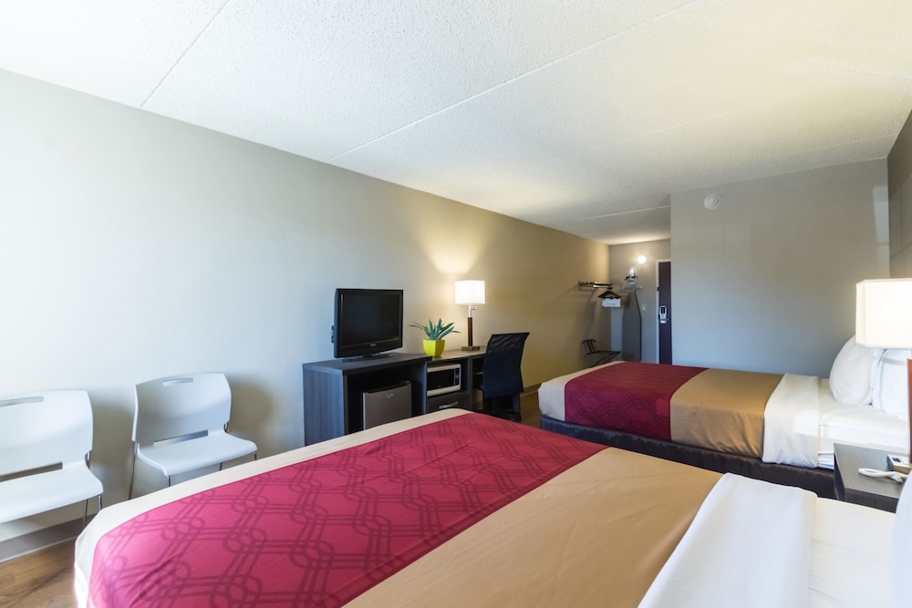 Standard Room, 2 Queen Beds, Non Smoking - Photo 4