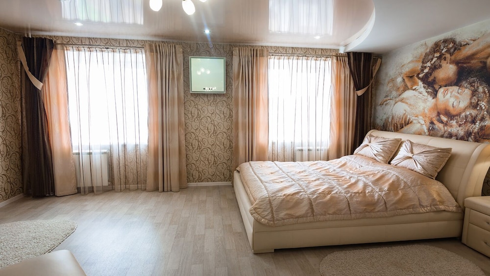 Honeymoon Suite photo 1