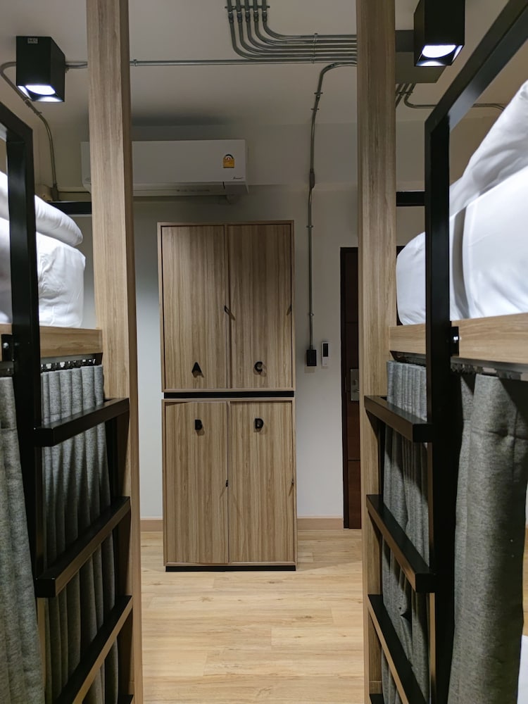 4-Bed Mixed Dormitory photo 2