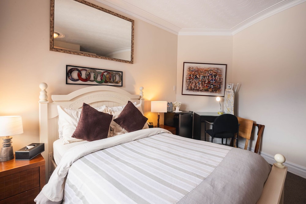 Double Room, Ensuite, Pool View (Main Floor) photo 2