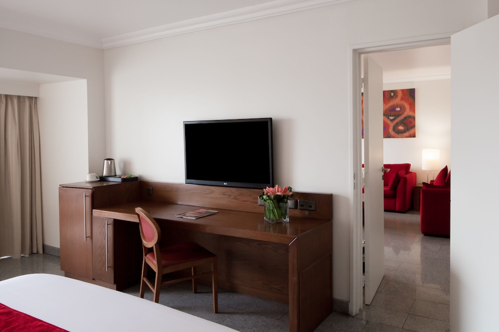 Suite, 1 King Bed, Ocean View (Classic Suites) photo 3