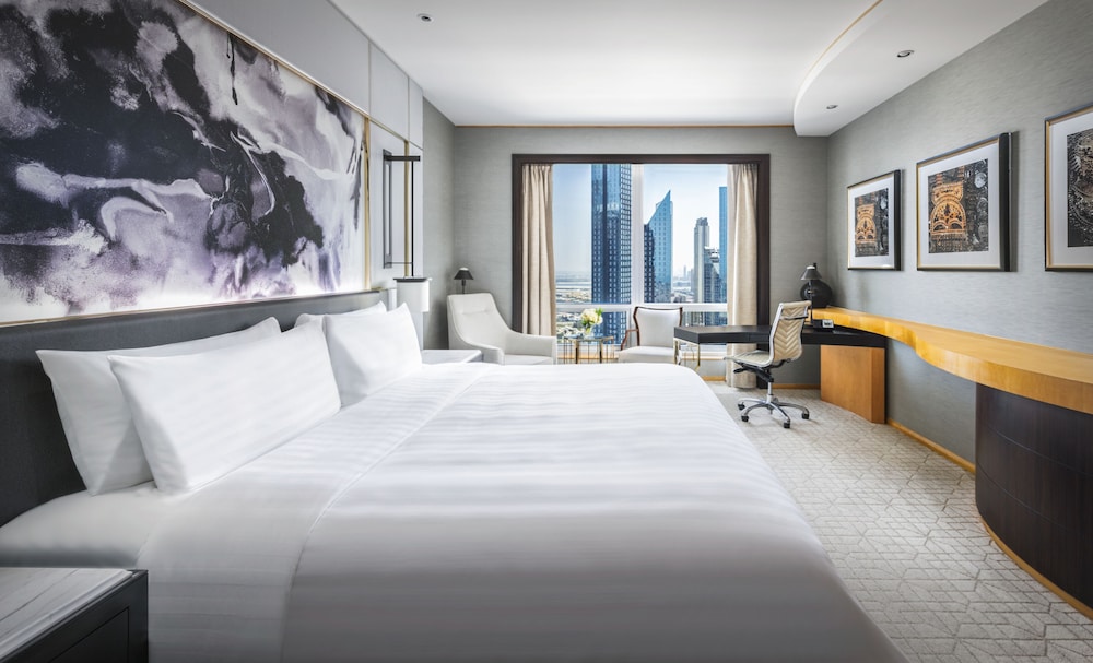 Deluxe Room, 1 King Bed, Burj View - Photo 3