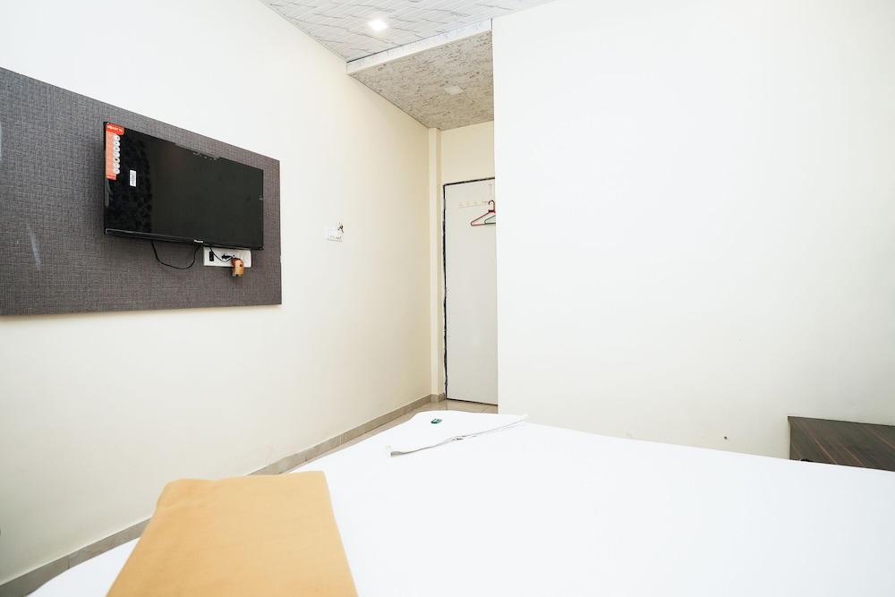 Deluxe Room - Photo 10
