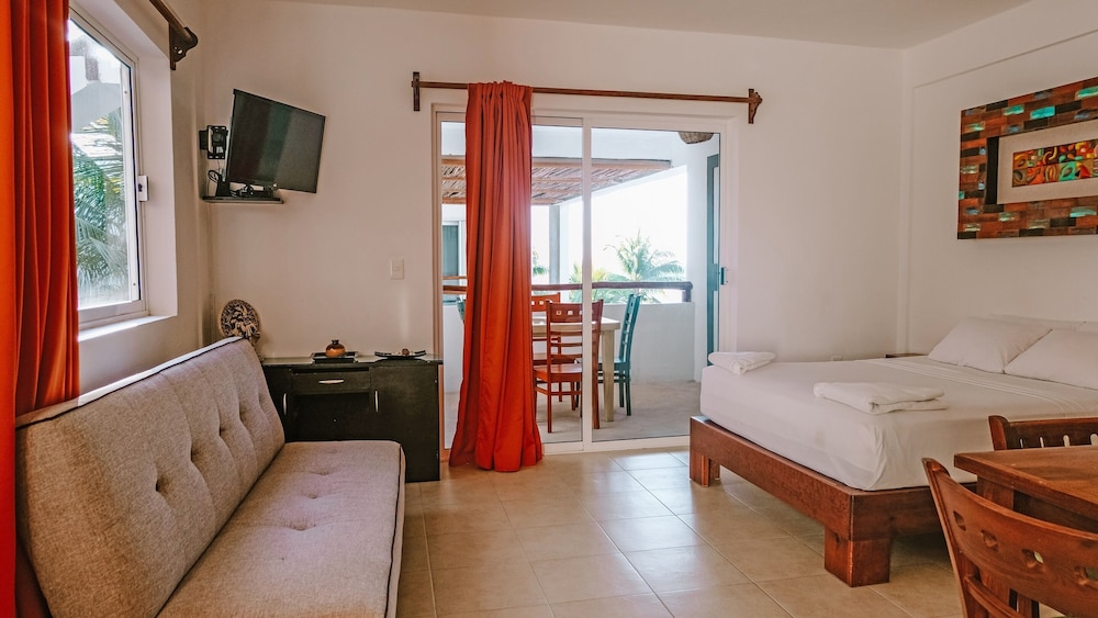 Suite Familiar Plus, Vistas parciales al mar photo 3