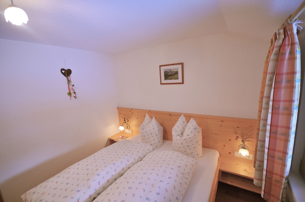 Classic Double Room, Mountain View (Steinroeschen  (No Cleaning Fee)) photo 1
