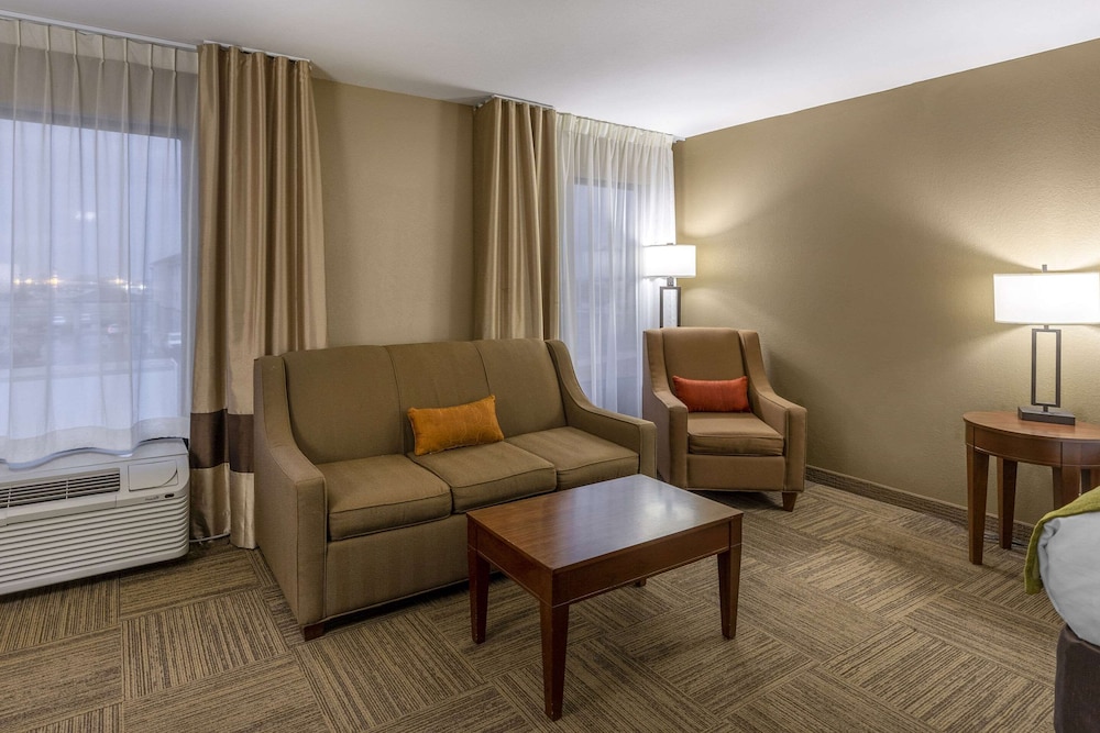 Suite, 2 Queen Beds, Non Smoking - Photo 4