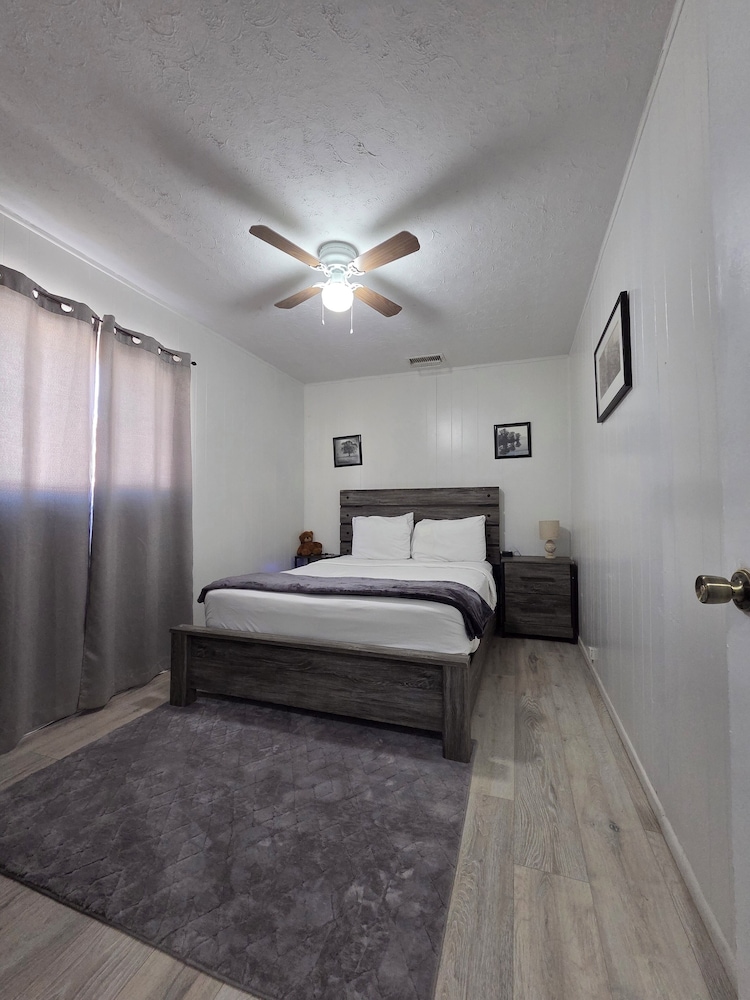 Full Bed Semi Private Room photo 3
