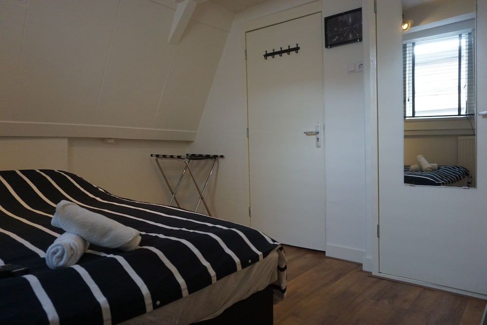 Economy Double Room, 1 Double Bed, Private Bathroom photo 3