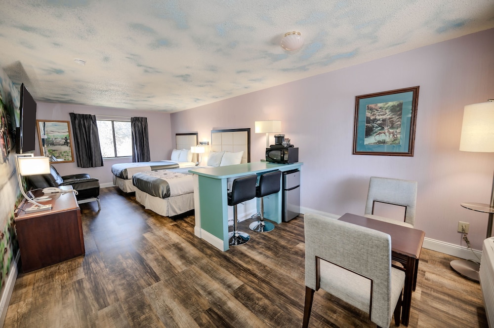 Premium Suite, 2 Queen Beds, Non Smoking