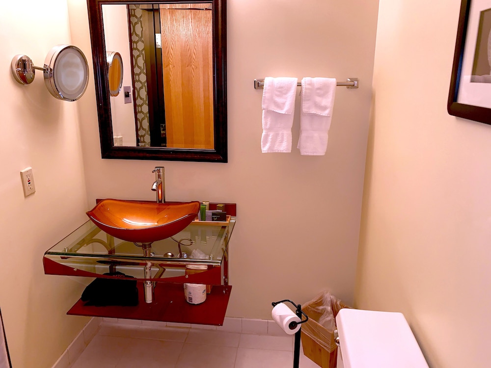 Room, 1 King Bed, Mountain View (No Pets) - Photo 6