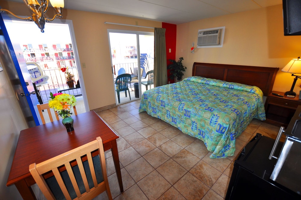 Standard King Room photo 2