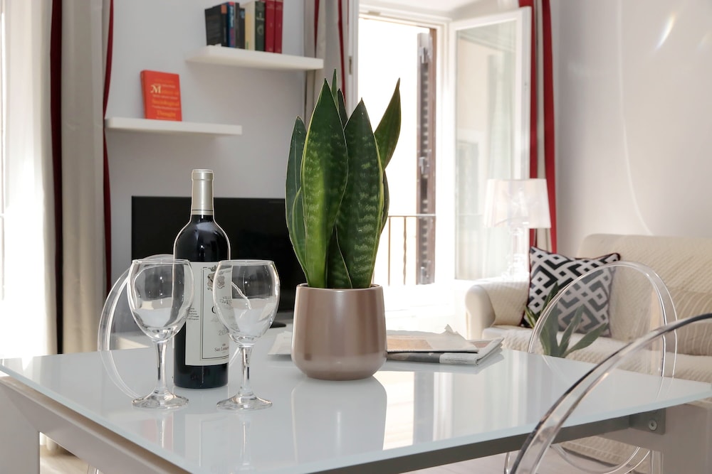 Grand Apartment, 2 Bedrooms, Terrace photo 3