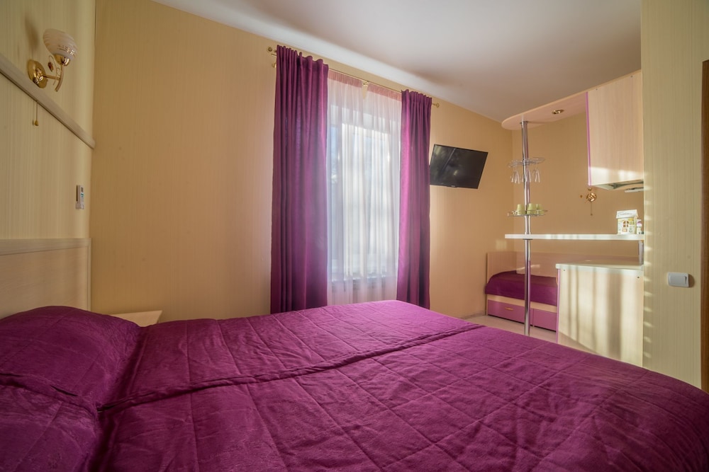 Comfort Triple Room