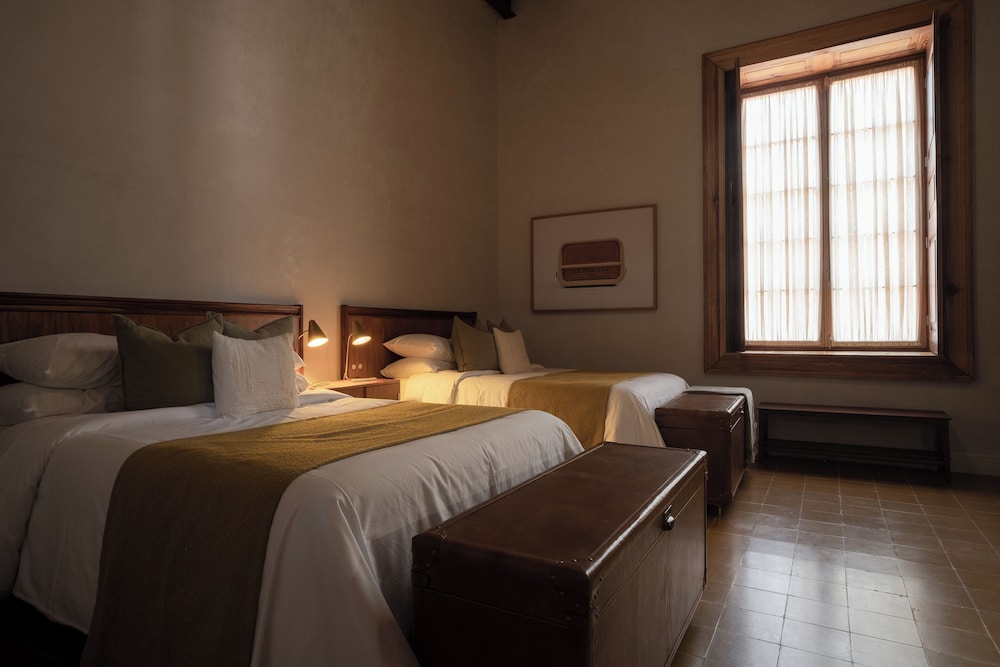 Standard Room, 2 Double Beds - Photo 1