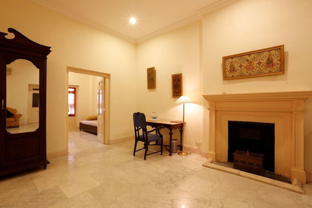 Deluxe Room - Photo 16