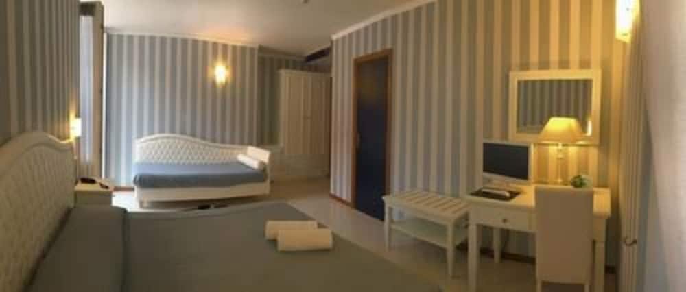 Deluxe Room, 1 Bedroom, Balcony photo 3