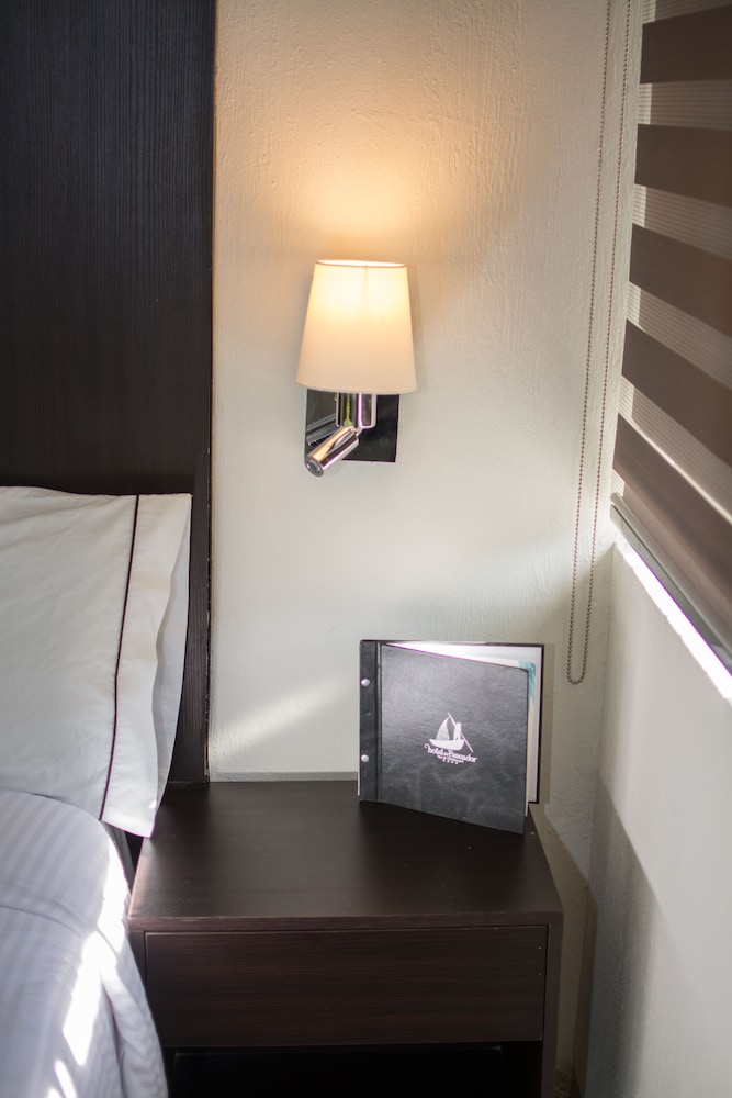 Superior Room, Non Smoking, Jetted Tub photo 3