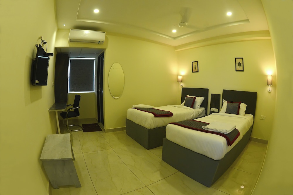 Basic Twin Room, City View
