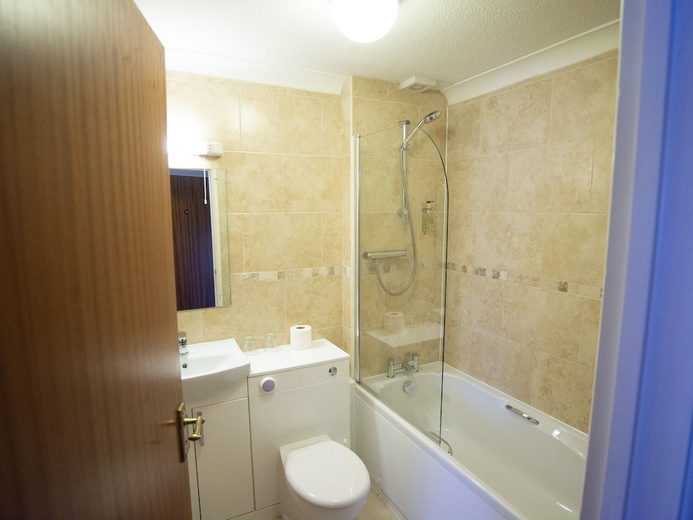 Double Room, Ensuite (with Extra Single Bed) - Photo 3
