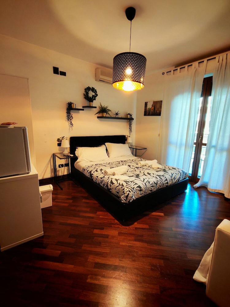 Deluxe Double Bedroom photo 1
