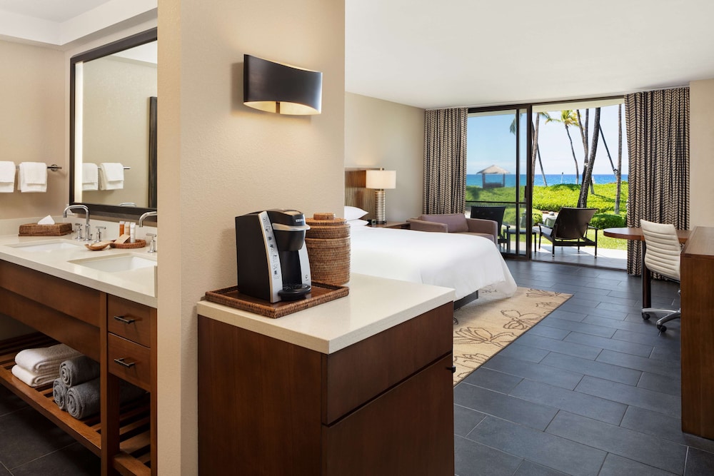Makai Lanai Room, 1 King Bed, Ocean View thumbnail 6