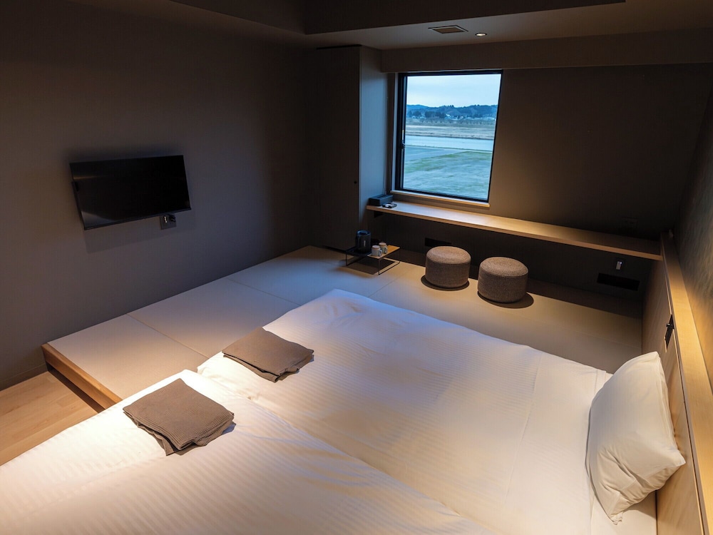 Deluxe Twin Room, River View photo 3