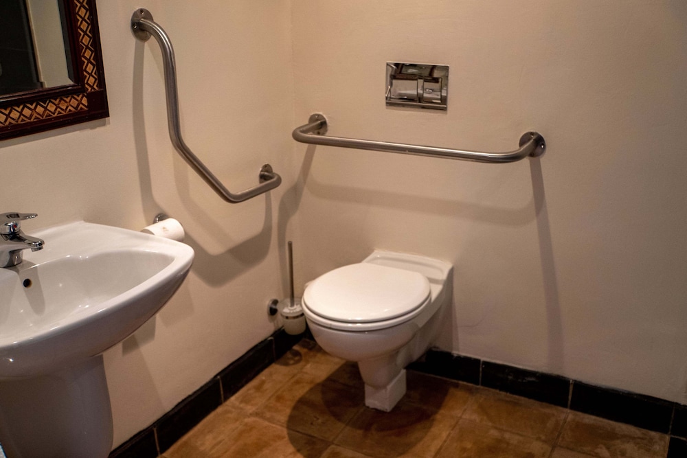 Accessible Twin Room photo 2
