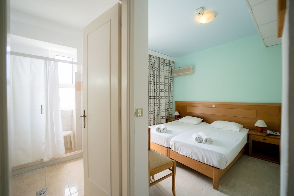 Classic Double Room, City View photo 3