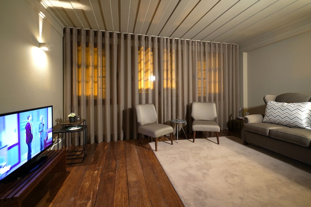 Deluxe Suite - Photo 8