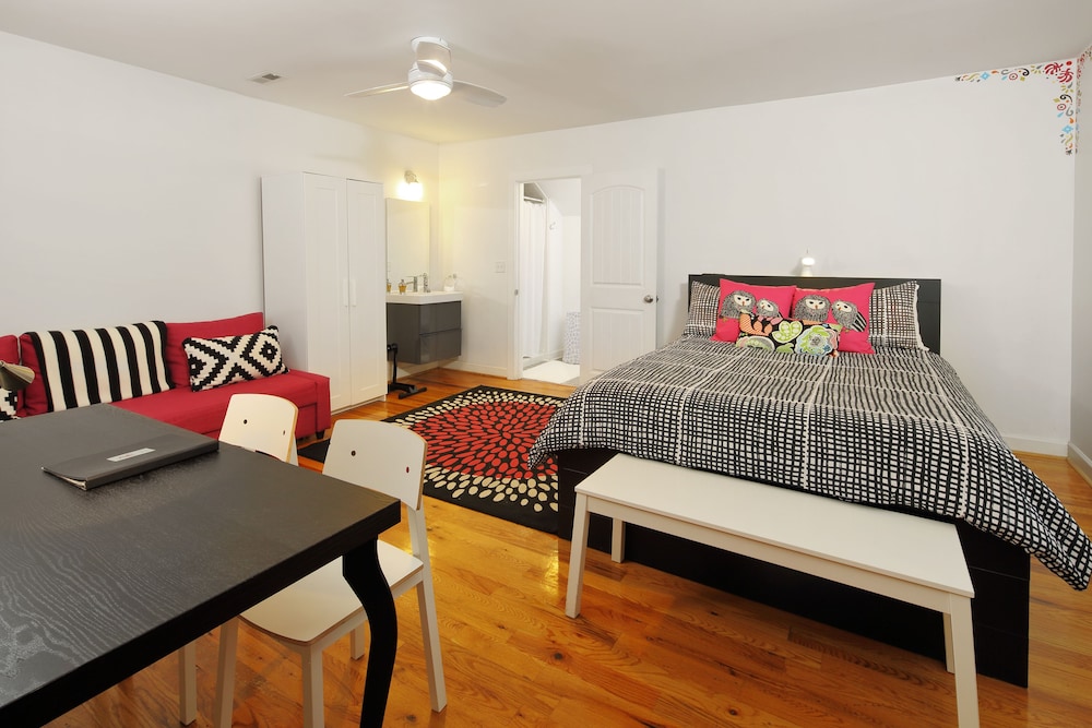 Deluxe Double Room, 1 Queen Bed with Sofa bed, Private Bathroom (Double Owl Room)