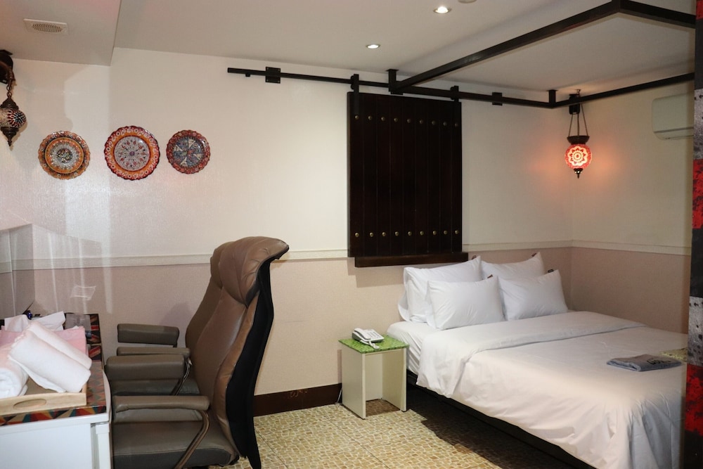 VIP Room - Photo 4