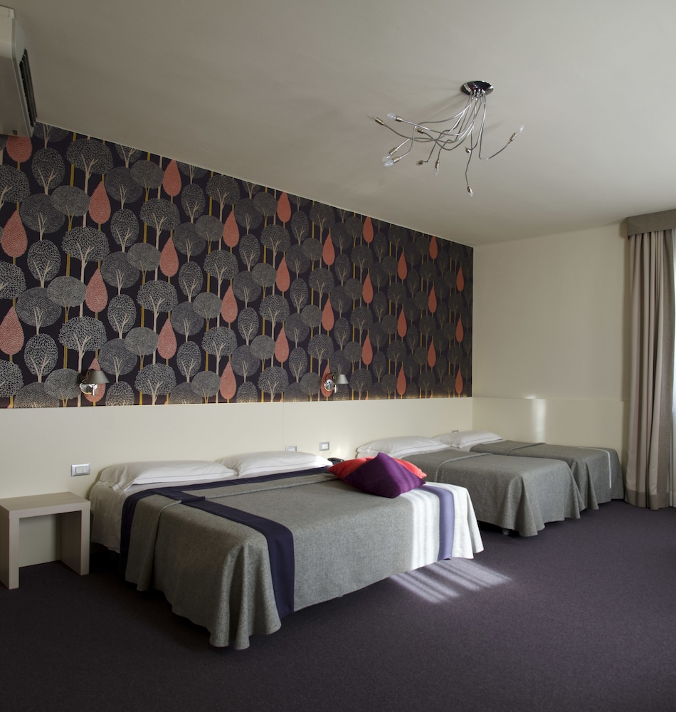 Quadruple Room - Photo 2