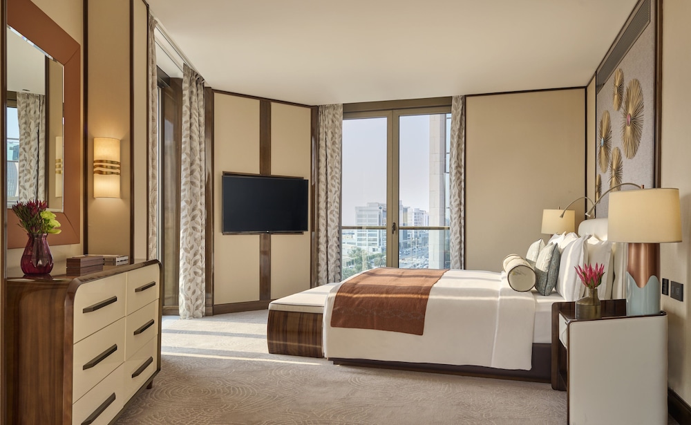Executive Suite, Corner