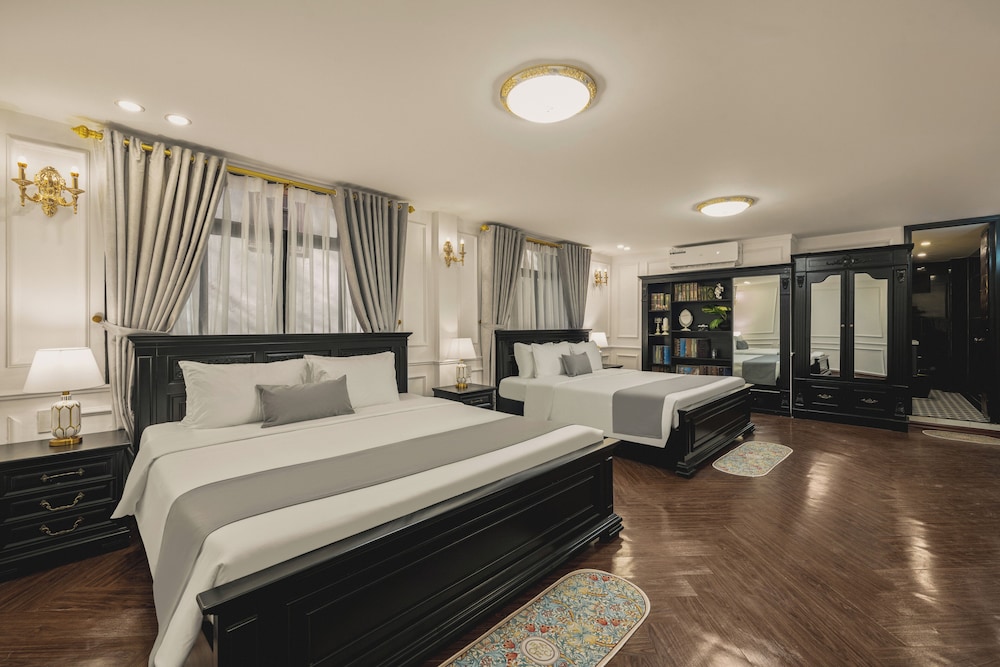 Deluxe Quadruple Room, City View