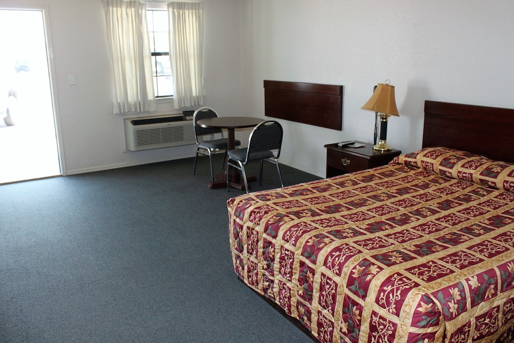 Standard Room, 2 Queen Beds, Ground Floor photo 3