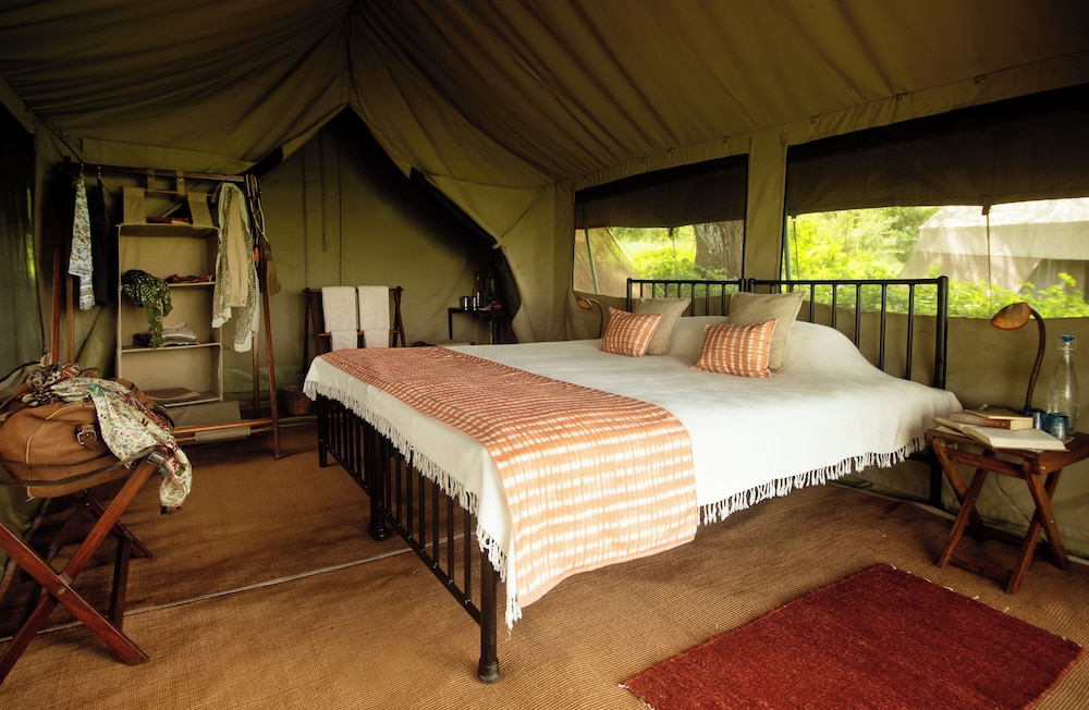 Standard Tent, 1 King Bed, Valley View photo 2