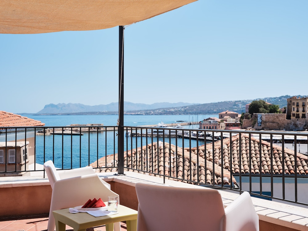 Penthouse Suite with Private Terrace & Sea View - Photo 8