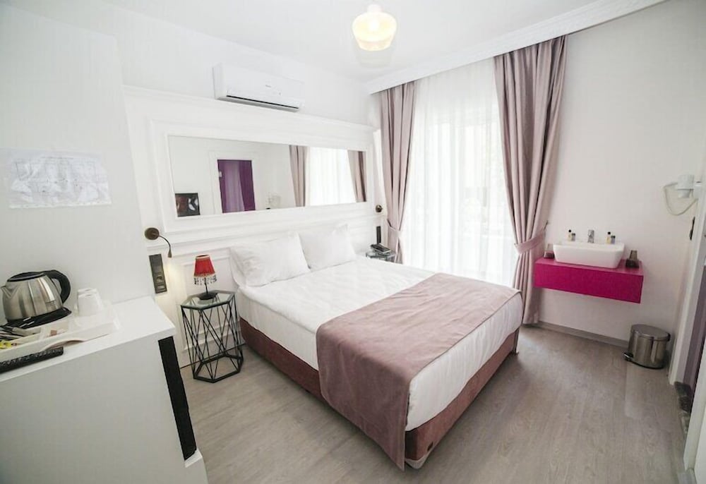 Economy Room