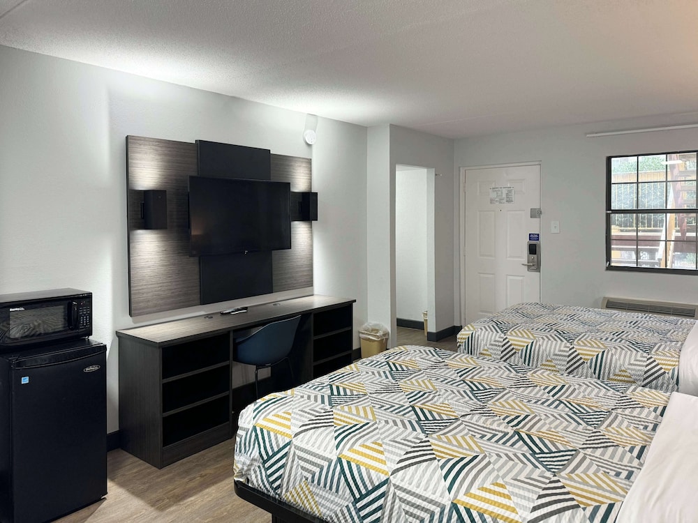 Standard Room, 2 Double Beds, Smoking, Refrigerator & Microwave - Photo 1