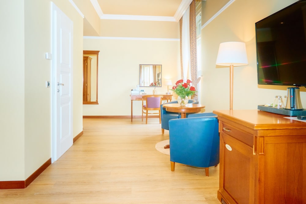 Junior Suite, Park View - Photo 5